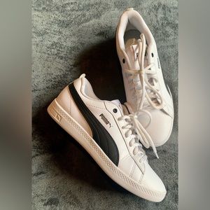 Women's pumas